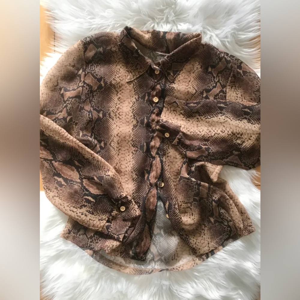 Reitmans Animal Print Blouse • Size:S• Length:22”